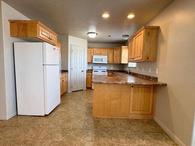 Building Photo - Clark Parkway Home