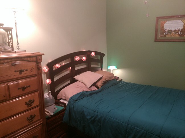 Bedroom with exposed brick wall - 5008 Beaumont Ave