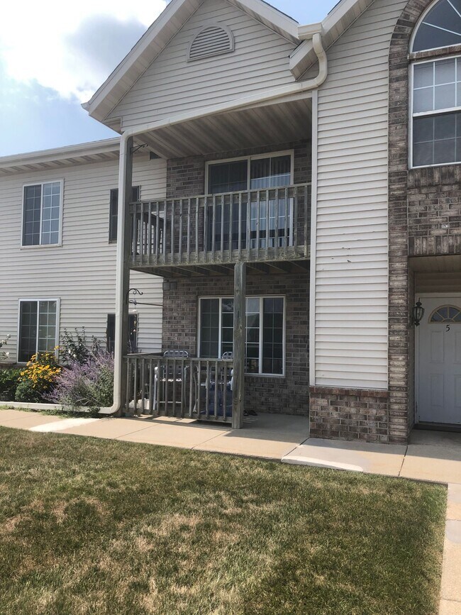 Building Photo - Parkside Village Apartment Homes in Mayville, WI