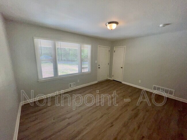 Building Photo - 6040 Brookdale Ln SW