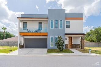 Building Photo - 6907 N 11th Ln