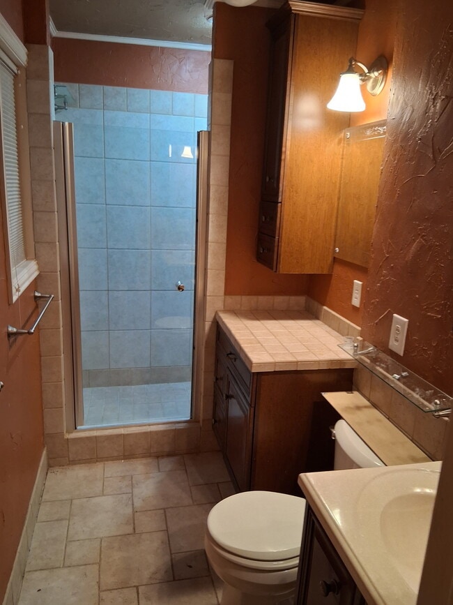 Building Photo - 4606 Begonia St