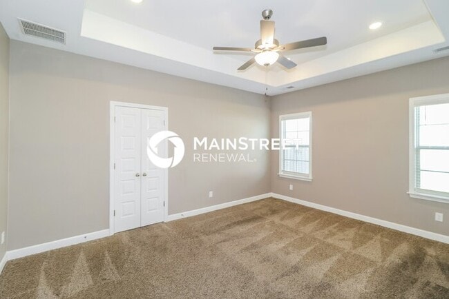 Building Photo - 5 Bedroom Pet-Friendly Home in Oakland, TN with Main Street Renewal