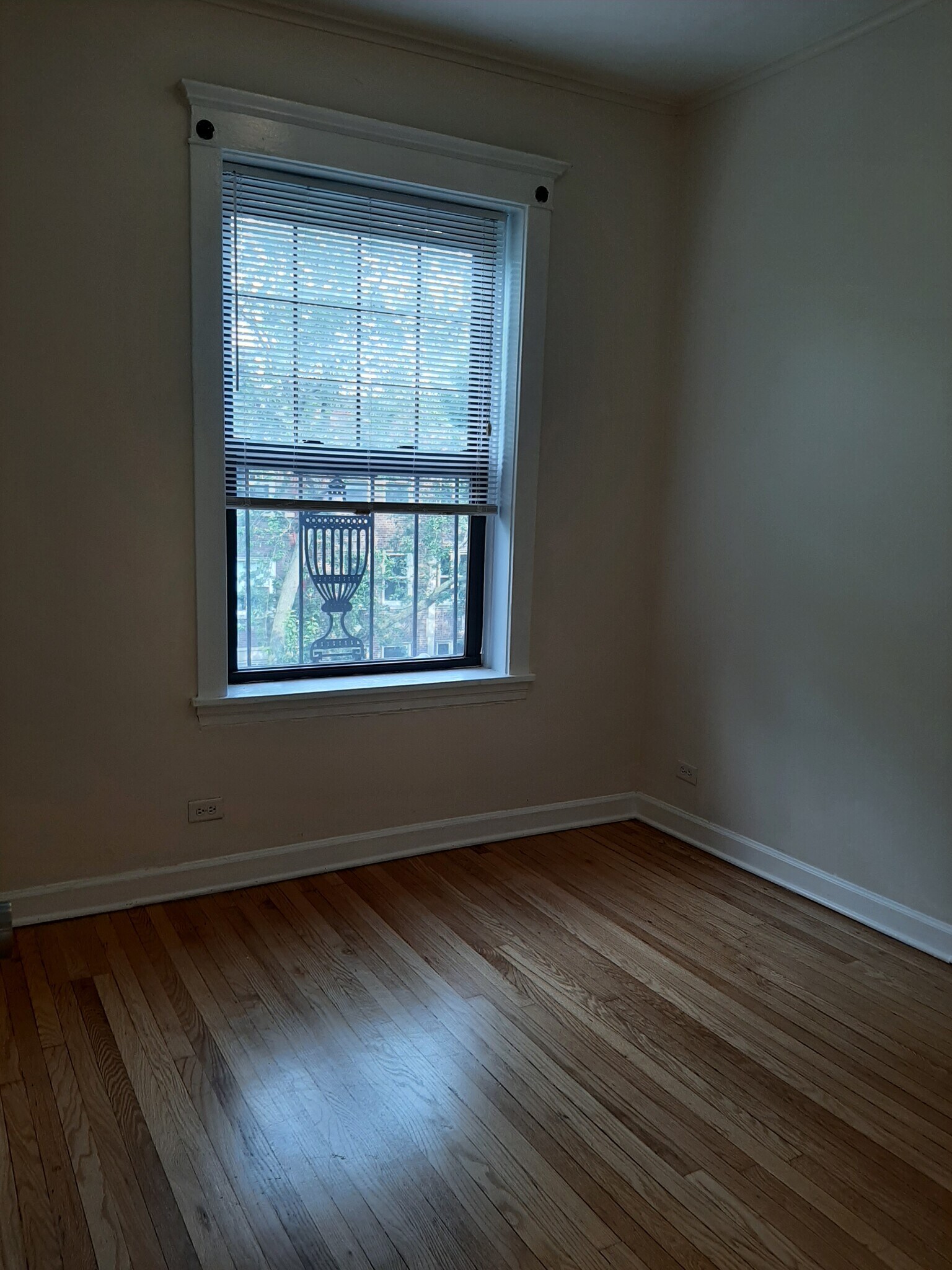 Building Photo - 5120 N Kenmore Ave