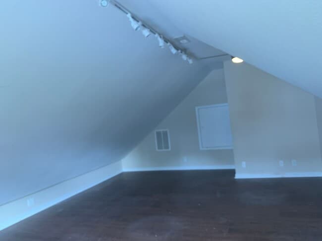 Building Photo - 3 Bedroom 2 Bath Home in Manteo Available ...