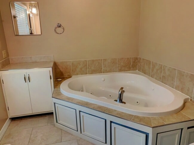 Building Photo - 3BR/2BA home.