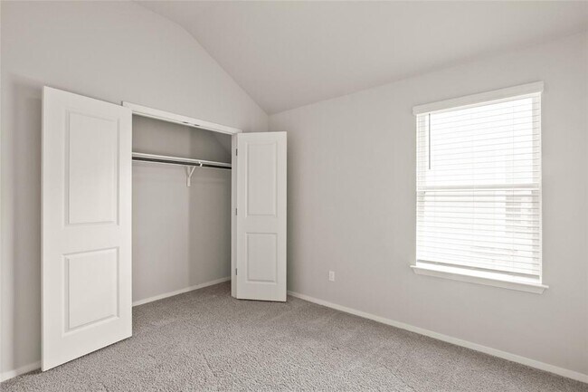 Building Photo - 120 Riverhill Dr