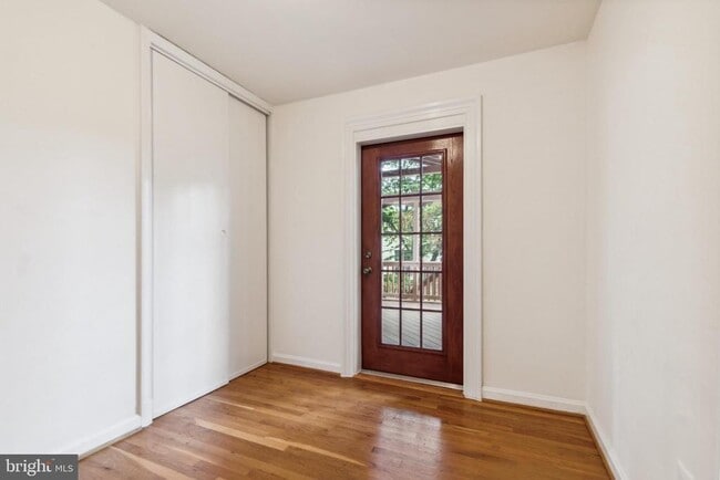 Building Photo - 9923 Mayfield Dr