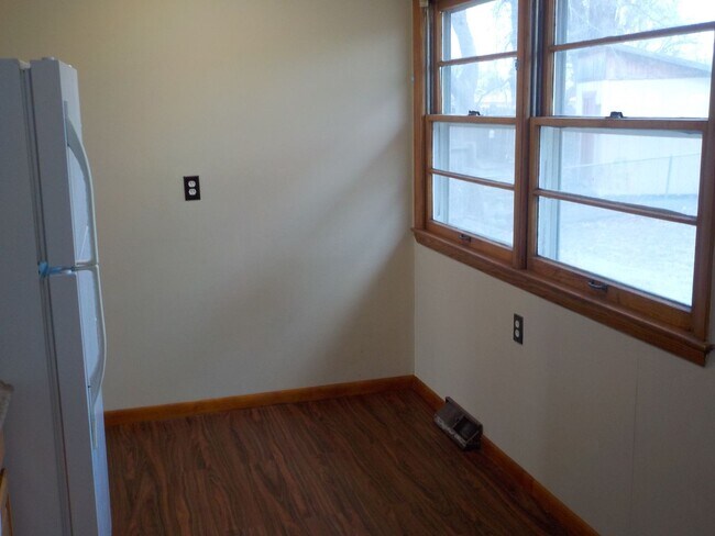 Building Photo - 909 Highland Dr
