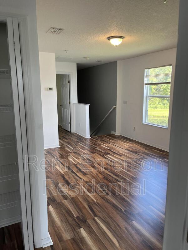 Building Photo - 13500 Applerose Ln