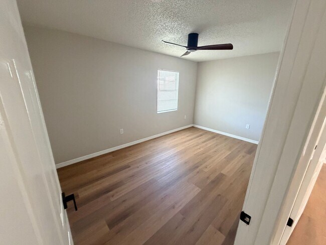 Building Photo - THREE BEDROOM POOL HOME!!!!