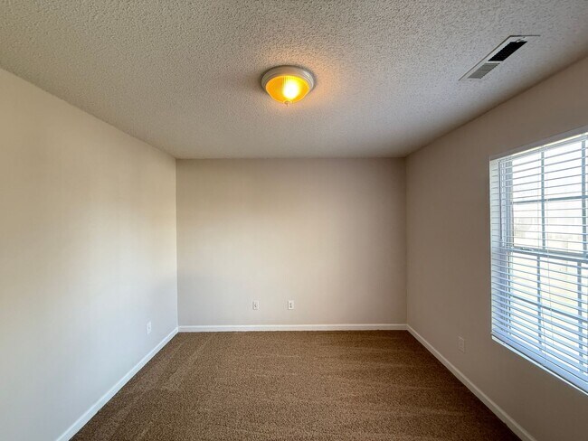 Building Photo - 2120 Dave St