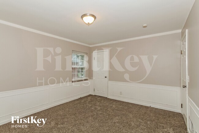 Building Photo - 1017 W North Bend Rd