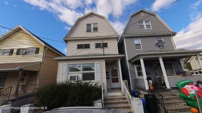 Primary Photo - 52 Luzerne St