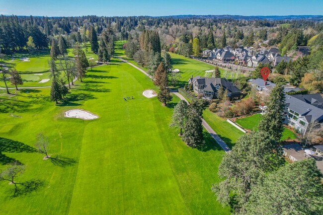 Building Photo - 4-Bedroom Luxury Home for Rent by Portland Golf Club