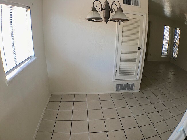 Building Photo - 2418 Pittsburg Ave