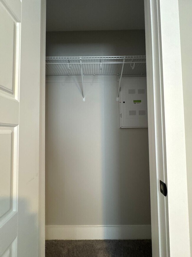 Building Photo - ? $500 Move-In Incentive for Approved Applications with a May Move-In! ?