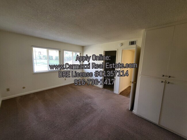 Building Photo - 6046 Vía Casitas