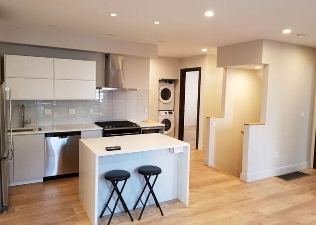 Primary Photo - 31 Buttonwood St