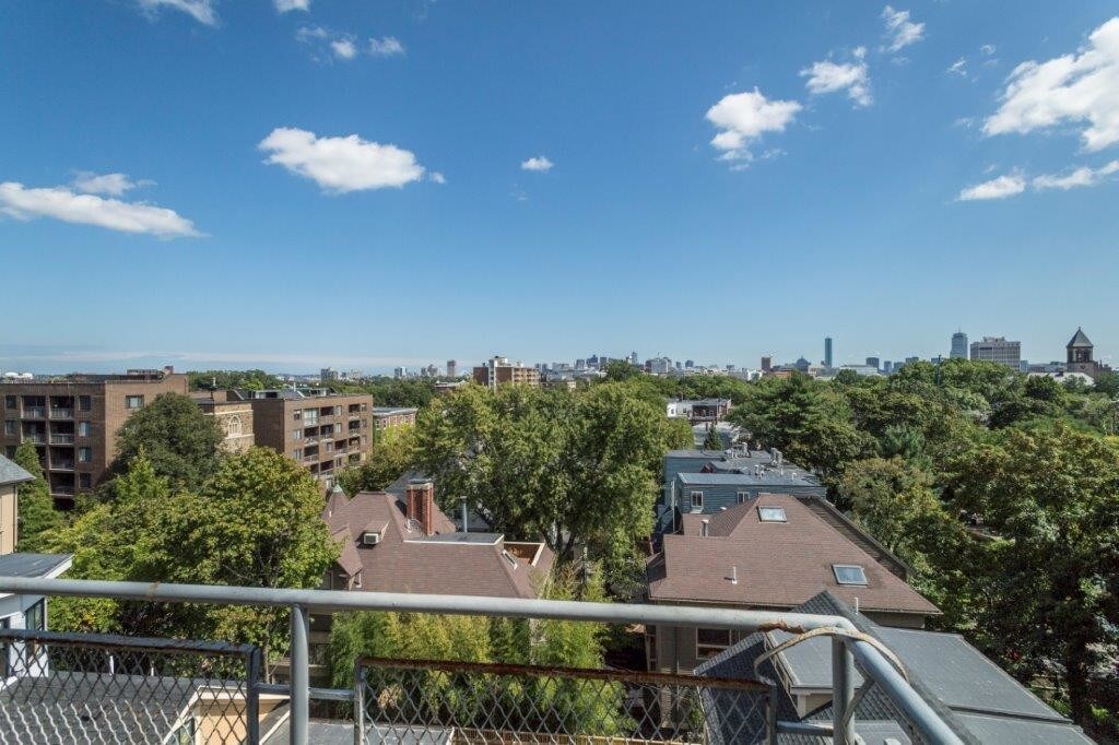 Building Photo - 334 Harvard St