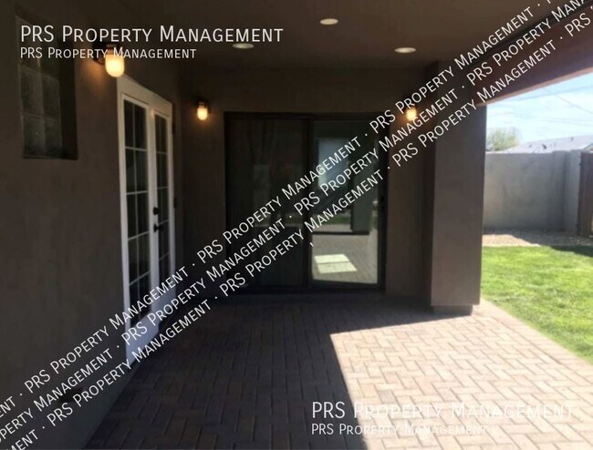 Building Photo - 603 E Solana Dr