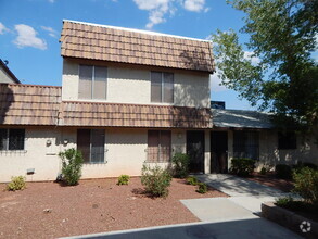 Building Photo - Charming 2-Bedroom Townhome!