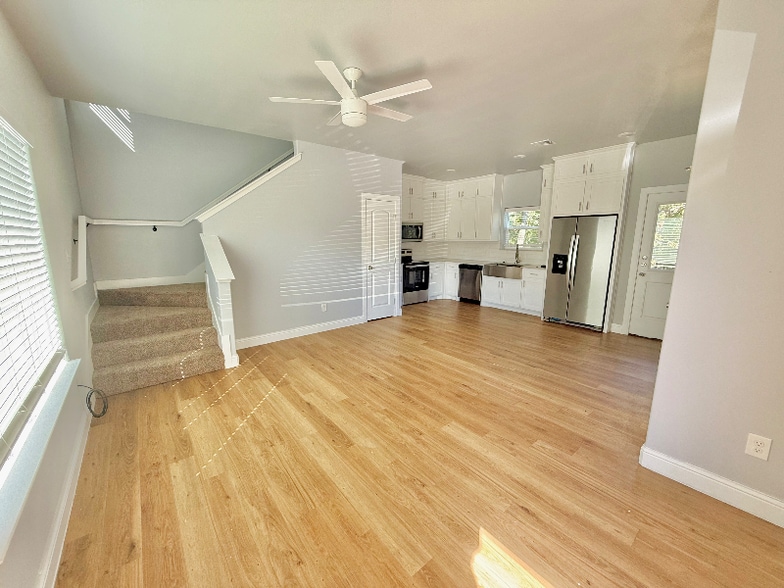 Building Photo - 988 S 6th Ave