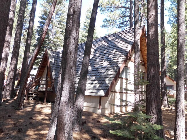 Building Photo - Nice house in South Lake Tahoe available now!