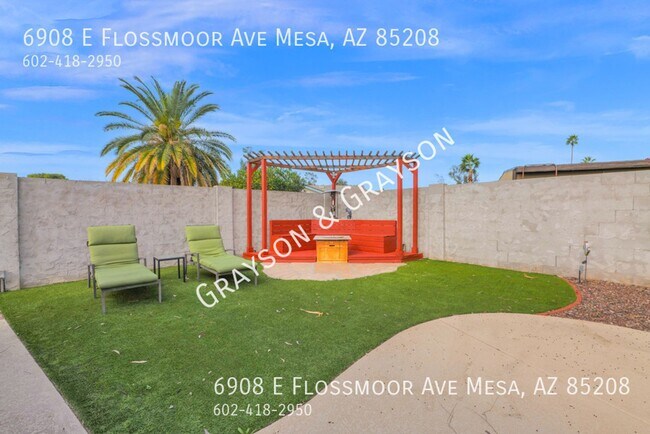 Building Photo - Stunning Two-Bedroom Home Ready for Immediate Move-In!