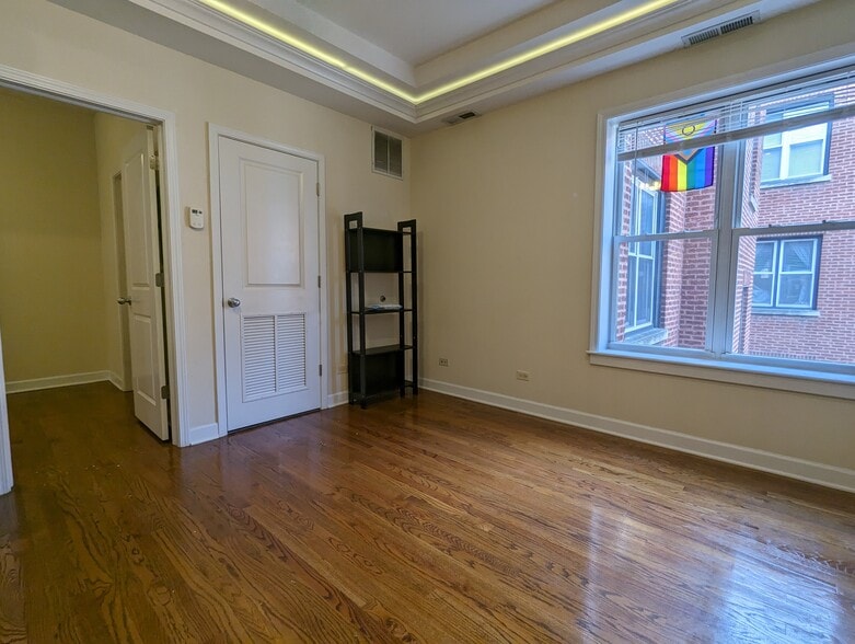 Building Photo - 850 W Cornelia Ave