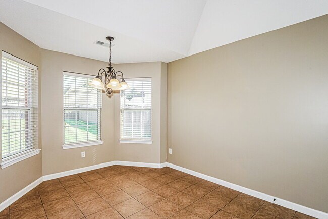 Building Photo - 8390 Pinnacle Dr