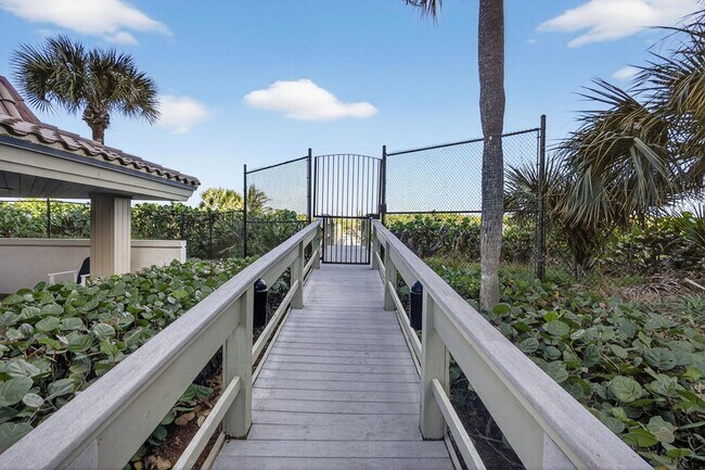 Building Photo - 3400 N Ocean Dr