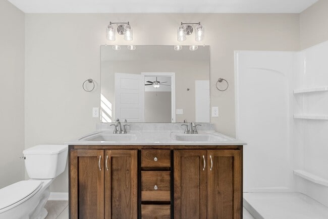 Building Photo - Pet Friendly Three Bedroom!