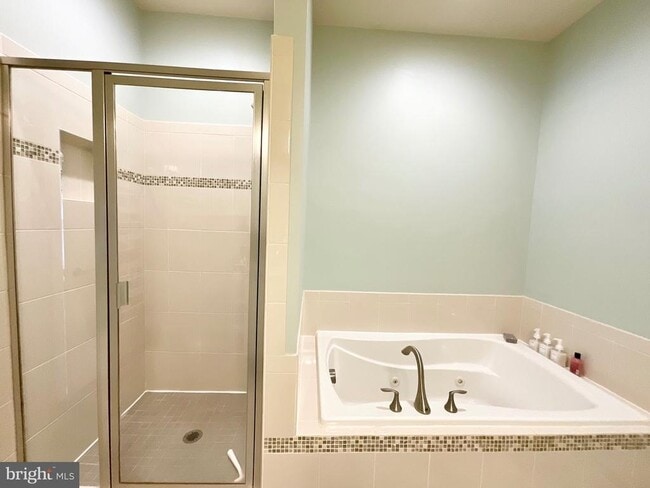 Building Photo - 610 Marina Landing Ln