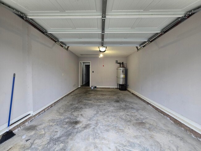 Building Photo - 810 Slidingrock Ln