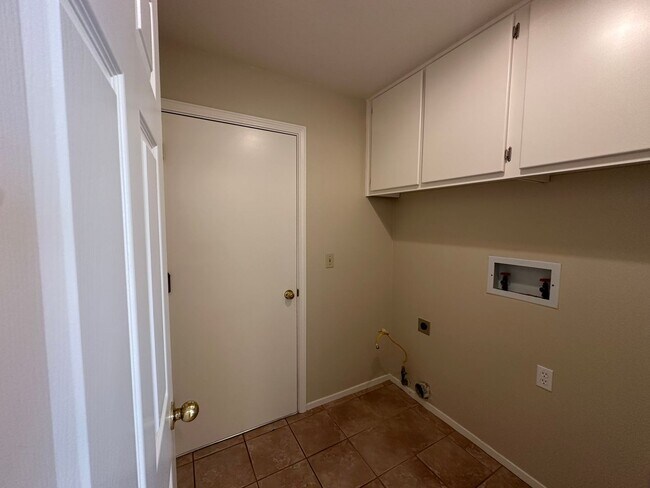 Building Photo - 2-Bedroom Home with Loft in Lakeridge Springs