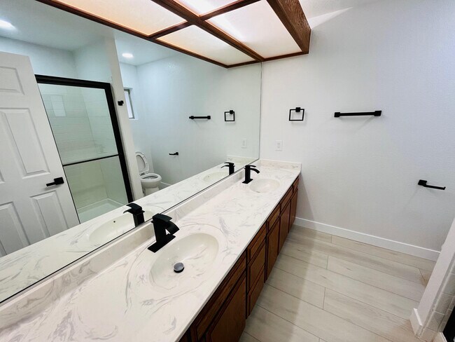 Building Photo - 1532 Michelle Ave