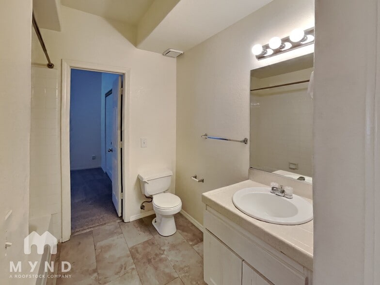 Building Photo - 5225 W Reno Ave