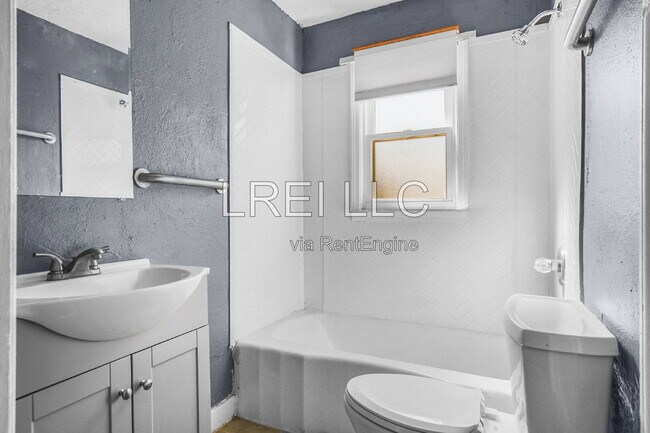 Building Photo - 1443 S 32nd St