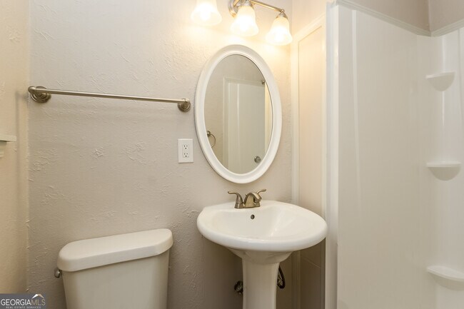 Building Photo - 5845 S Quail Dr