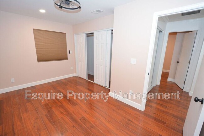 Building Photo - 938 Douglas Ave