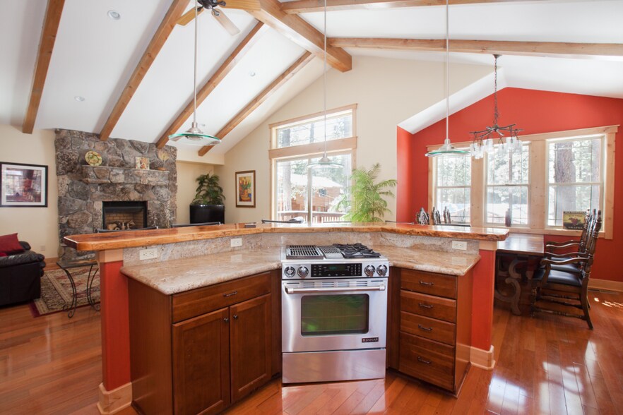 Kitchen Bar Island - 2989 Fresno Ave