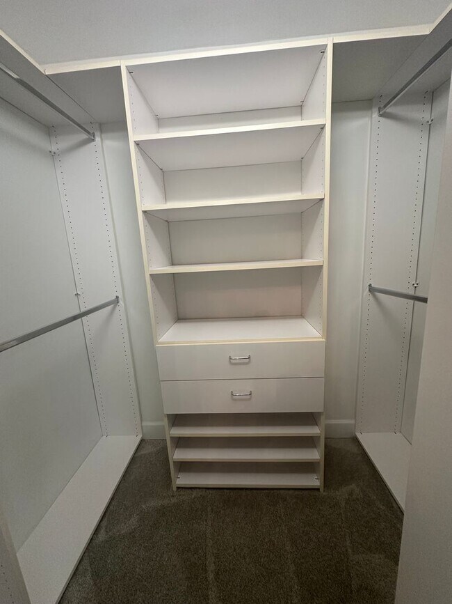 Building Photo - Popular Cathedral Oaks, Elegant Home