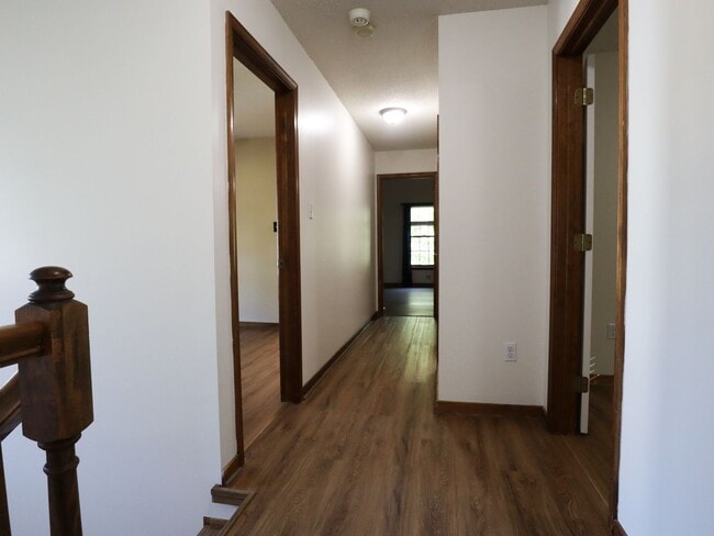 Building Photo - 4-Bedroom Home on Quiet Cul-de-Sac - Must See