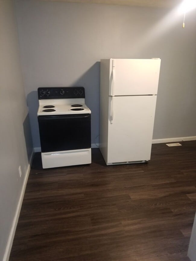 Building Photo - Coming Soon Two Bedroom One Bathroom Home ...