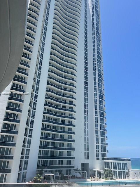 Building Photo - 15901 Collins Ave