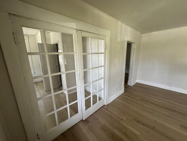 Building Photo - LEASING