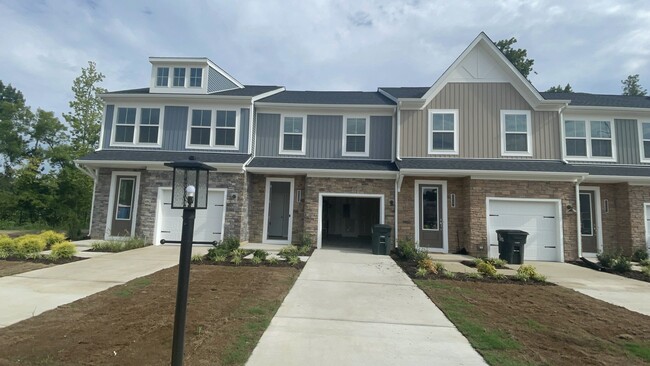Building Photo - 5550 Wenrich Dr