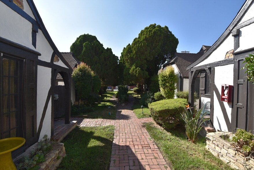 Building Photo - 2906 Griffith Park Blvd