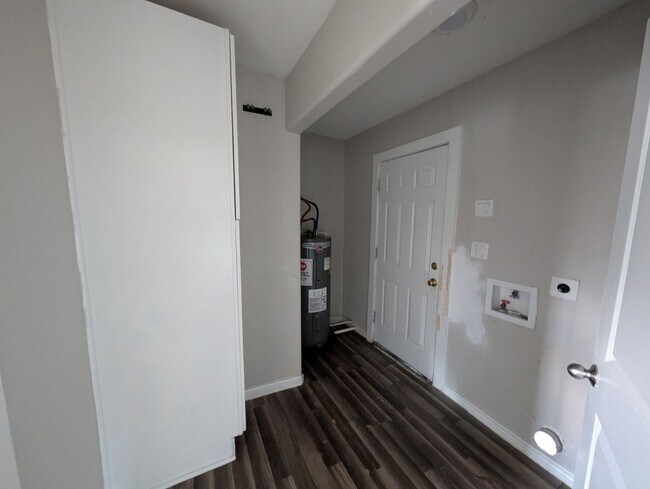 Building Photo - 4405 Pradice St